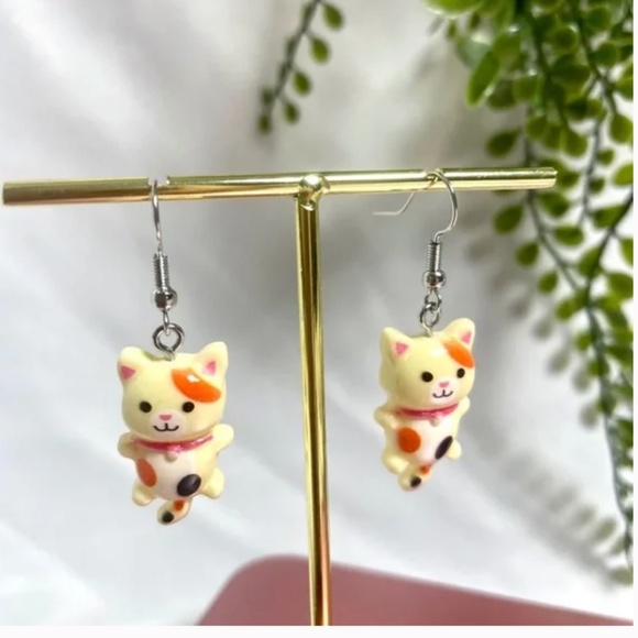 ❤️ FREE Cat Kitten Animal Drop Trendy Girly Paw Modern Art Pop Artsy Earrings - Picture 1 of 5